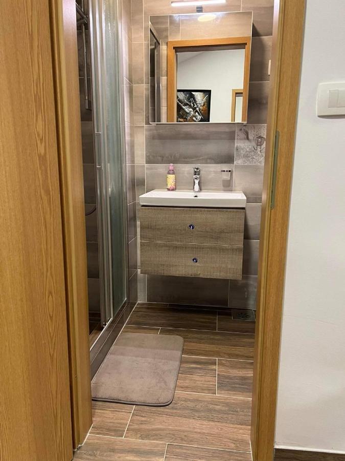 Apartma Mia Crni Kal Exterior photo