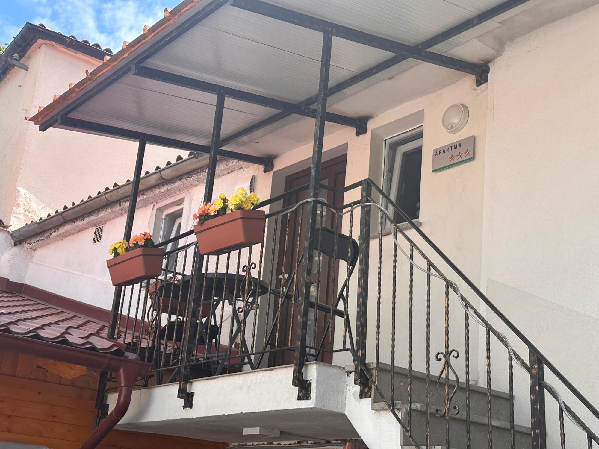 Apartma Mia Crni Kal Exterior photo